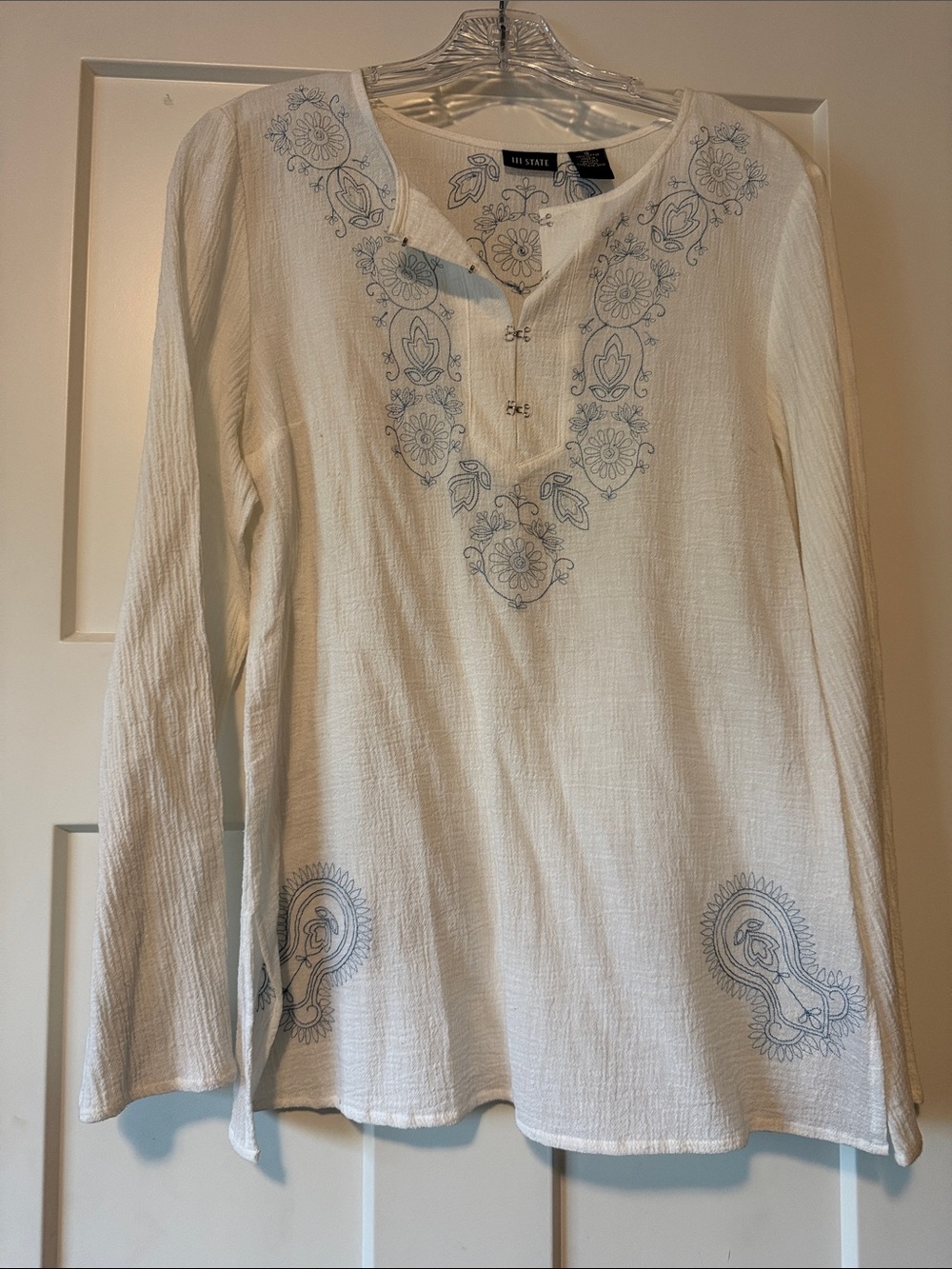 Women’s White Long-Sleeve Embroidered Tunic Shirt